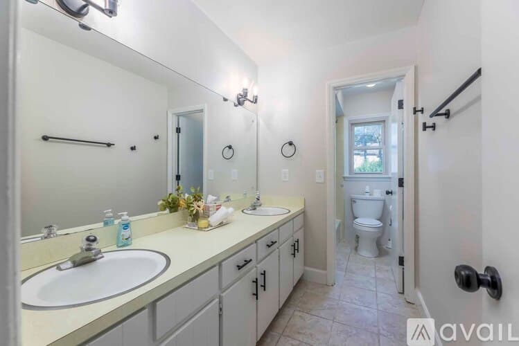 Columbus House: 3925 Biltmore Dr