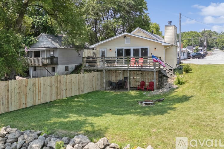 Princeton House: 403 River Dr