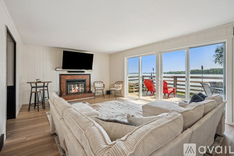 Princeton House: 403 River Dr