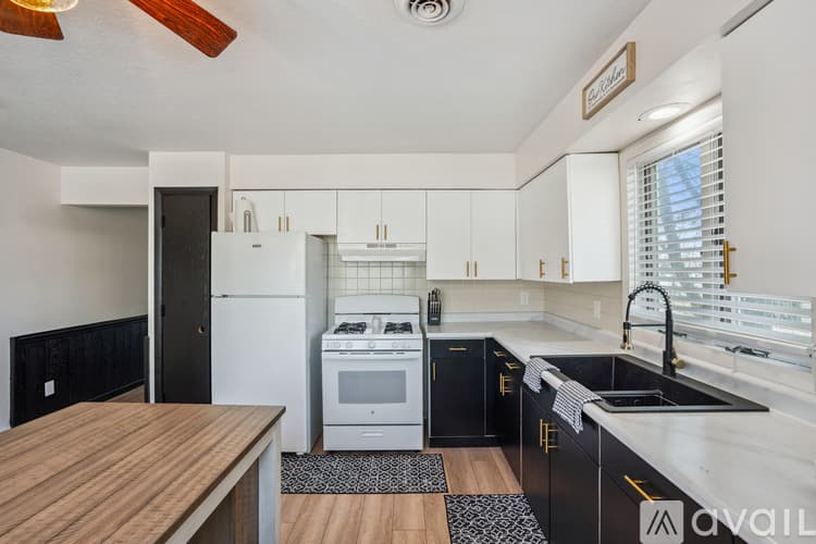 Princeton House: 403 River Dr