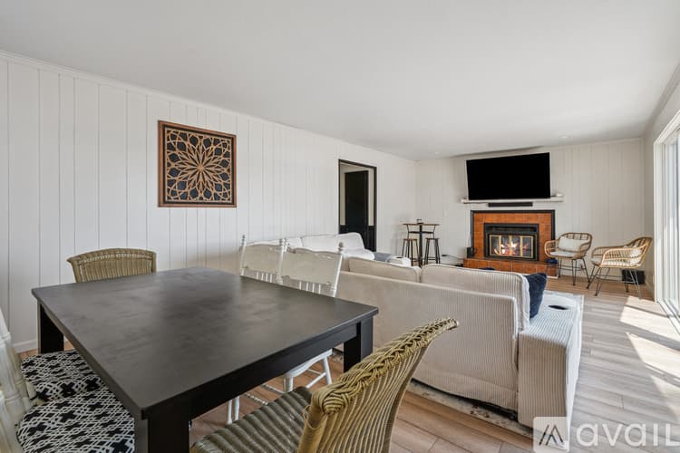 Princeton House: 403 River Dr