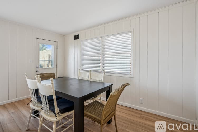 Princeton House: 403 River Dr