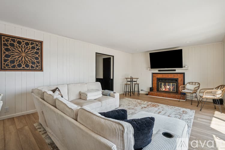 Princeton House: 403 River Dr