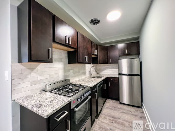 Chicago Apartment: 445 W Barry Ave
