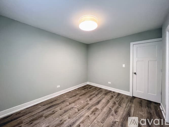 Chicago Apartment: 445 W Barry Ave