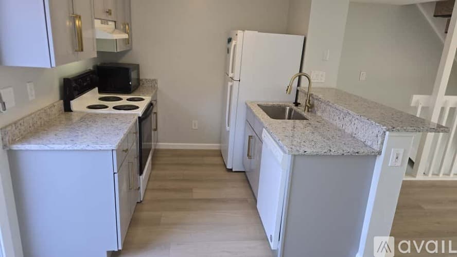 Hilliard Condo: 5185 Singleton Dr