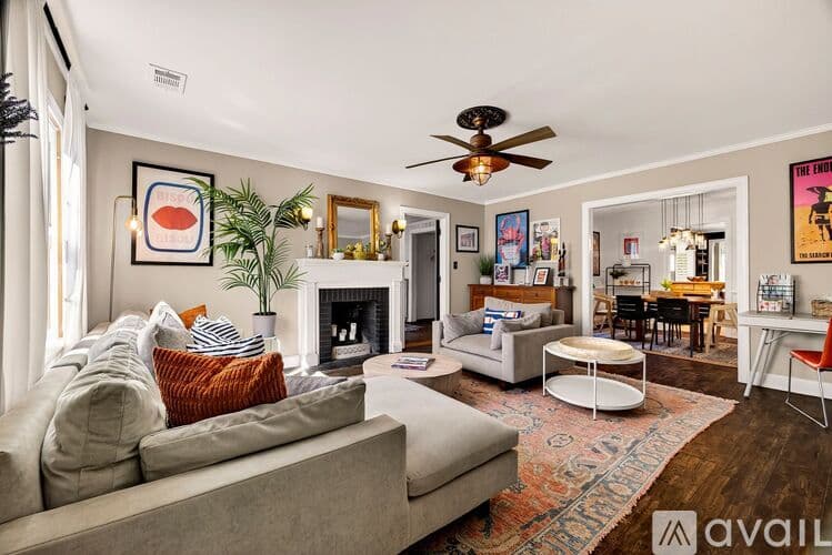 Savannah House: 1106 E 52nd St