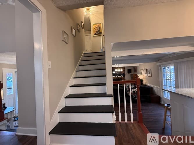 Raleigh House: 505 Westbrook Dr