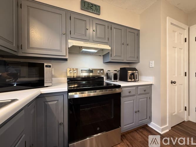 Raleigh House: 505 Westbrook Dr