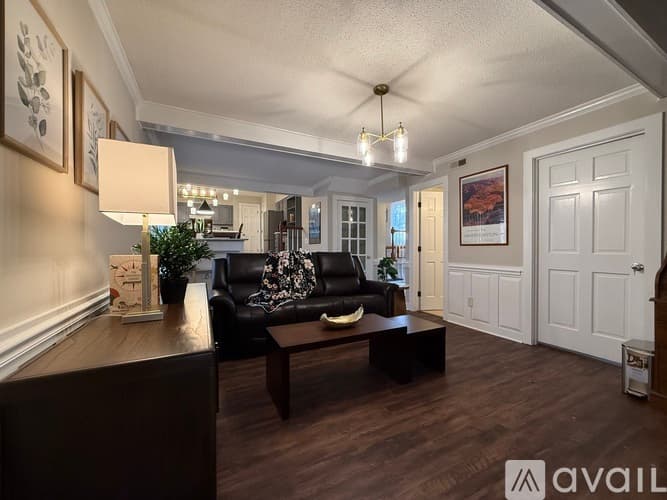 Raleigh House: 505 Westbrook Dr