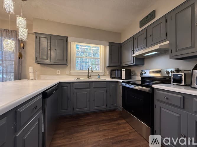 Raleigh House: 505 Westbrook Dr