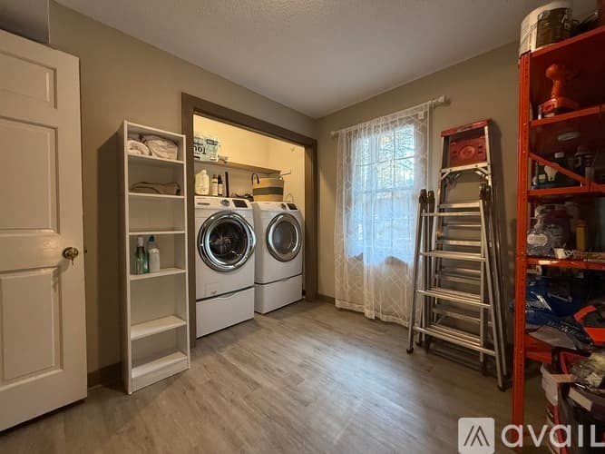 Raleigh House: 505 Westbrook Dr
