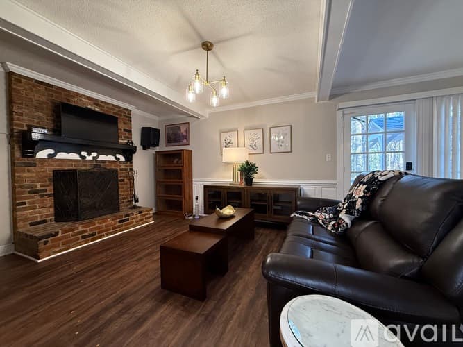 Raleigh House: 505 Westbrook Dr