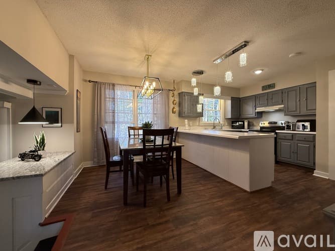 Raleigh House: 505 Westbrook Dr