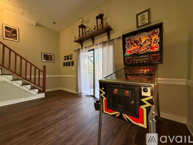 Raleigh House: 505 Westbrook Dr
