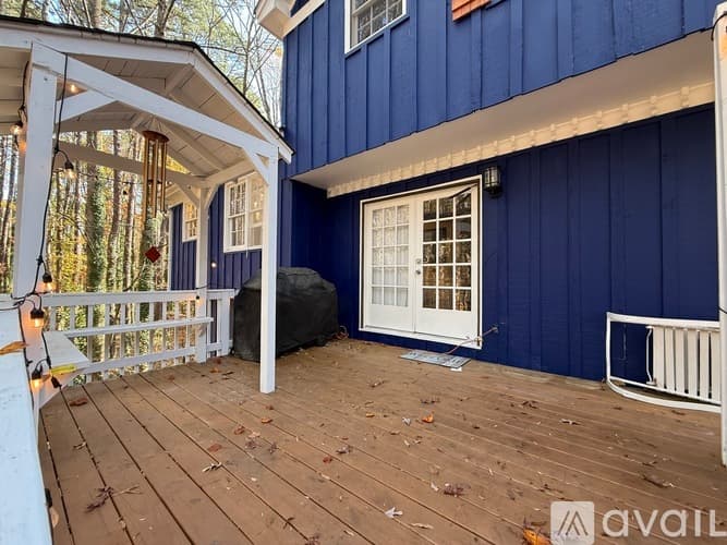 Raleigh House: 505 Westbrook Dr