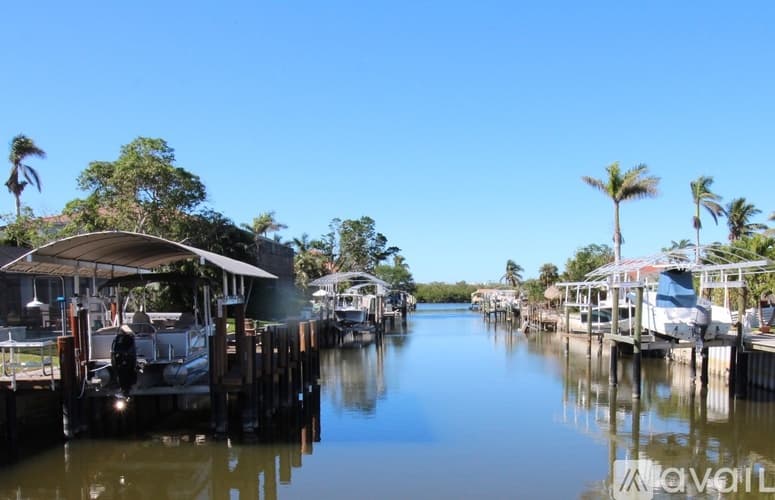 Bonita Springs House: 217 3rd St