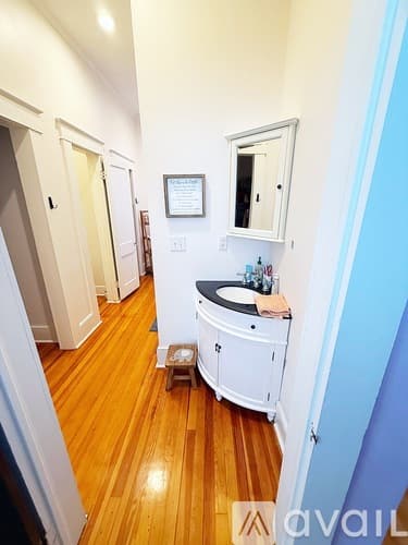 Easley House: 205 Russell St