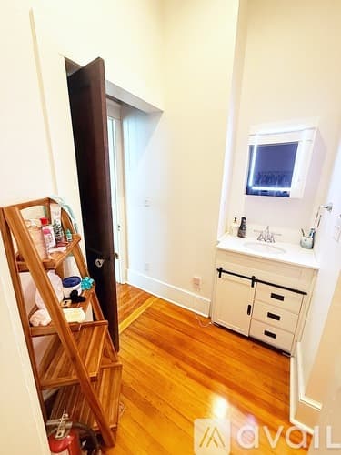Easley House: 205 Russell St