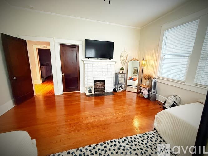 Easley House: 205 Russell St