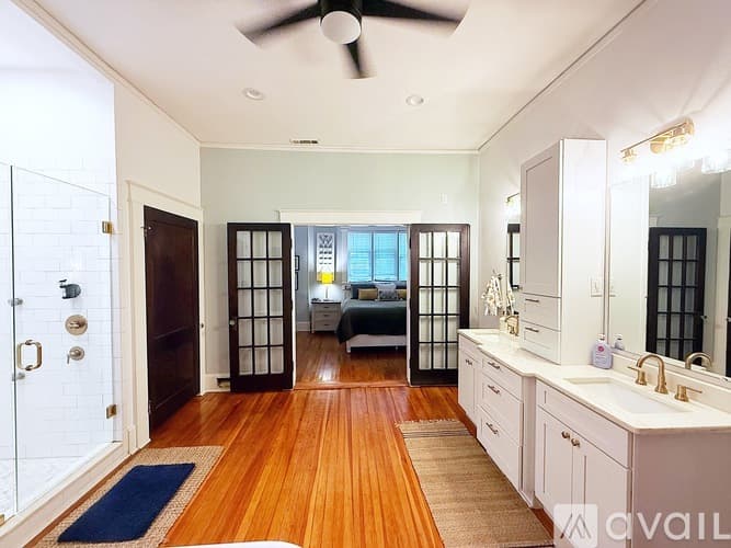 Easley House: 205 Russell St