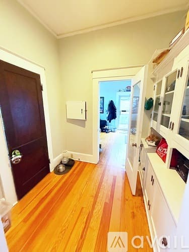Easley House: 205 Russell St