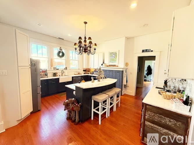 Easley House: 205 Russell St
