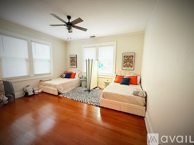 Easley House: 205 Russell St