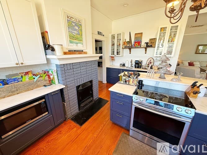 Easley House: 205 Russell St