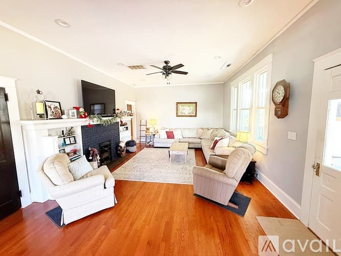 Easley House: 205 Russell St