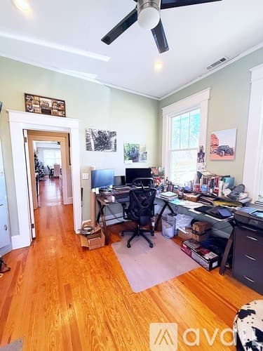 Easley House: 205 Russell St