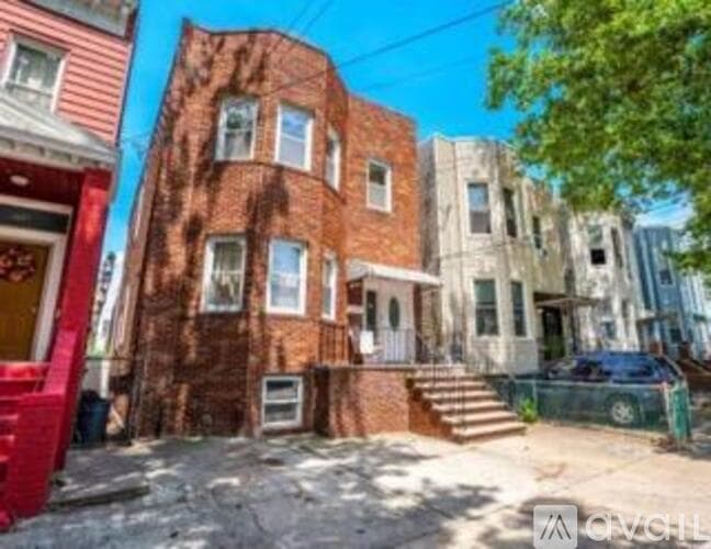 Jersey City Apartment: 256 Bowers St Fl 1