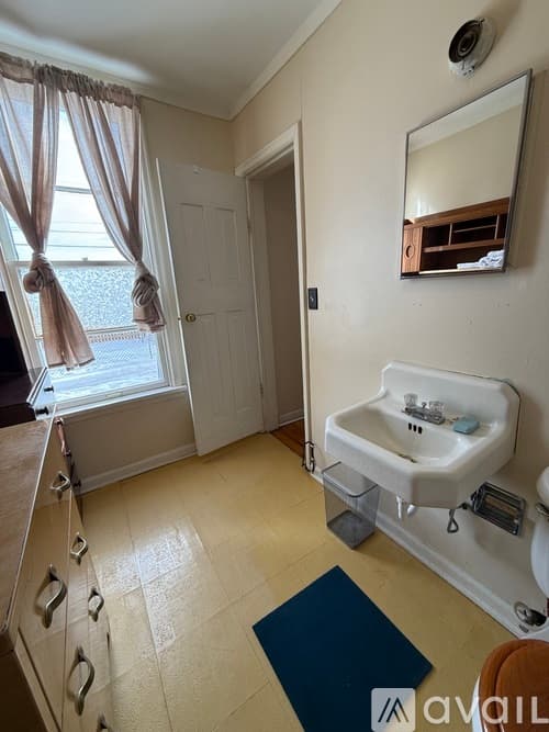 Anaconda Apartment: 817 E Park Ave