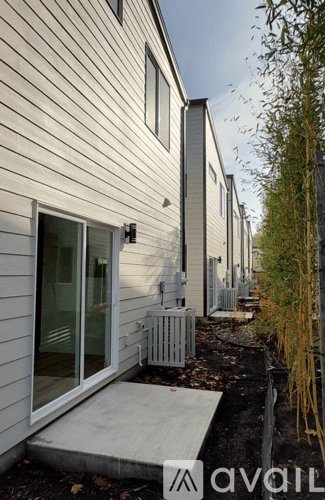 Portland House: 4274 NE Going St
