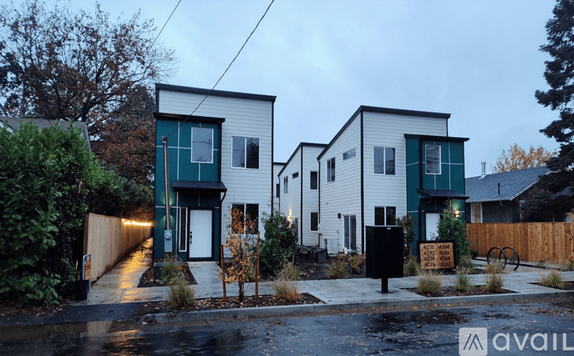 Portland House: 4274 NE Going St