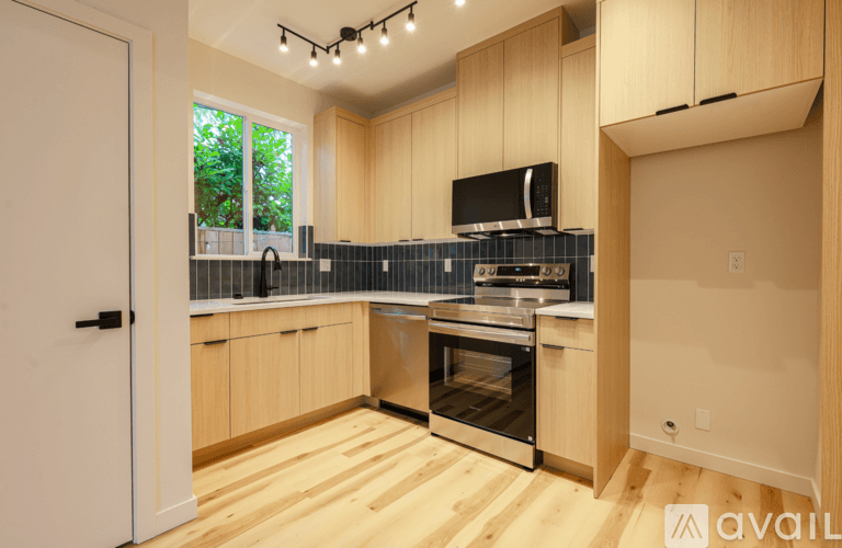 Portland House: 4274 NE Going St