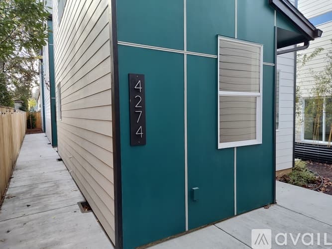Portland House: 4274 NE Going St