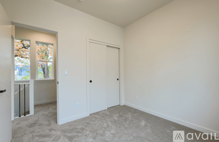 Portland House: 4274 NE Going St