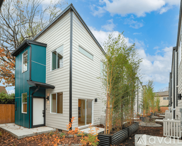 Portland House: 4274 NE Going St