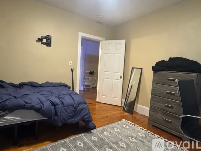 Boston Apartment: 44 Hillside St