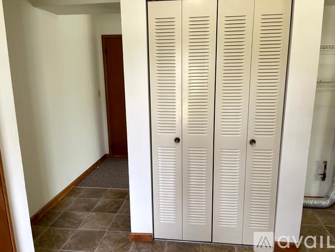 Pekin House: 6 Florentine Ct