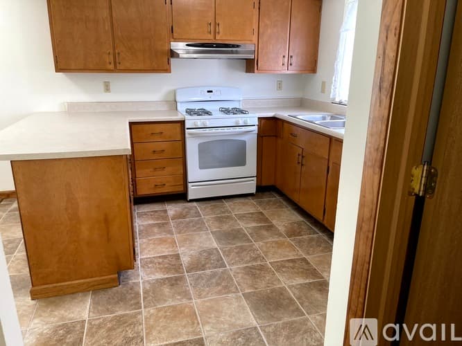 Pekin House: 6 Florentine Ct