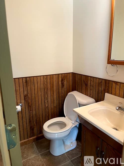 Pekin House: 6 Florentine Ct