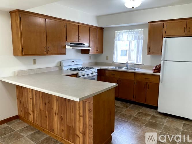 Pekin House: 6 Florentine Ct