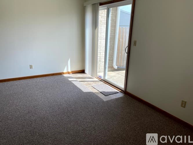 Pekin House: 6 Florentine Ct