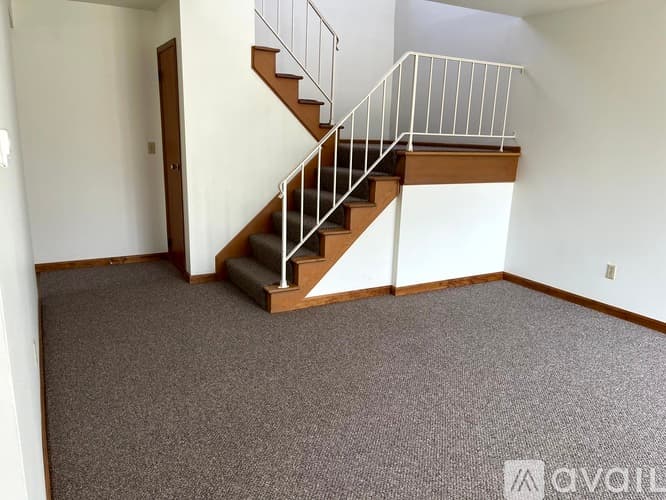 Pekin House: 6 Florentine Ct