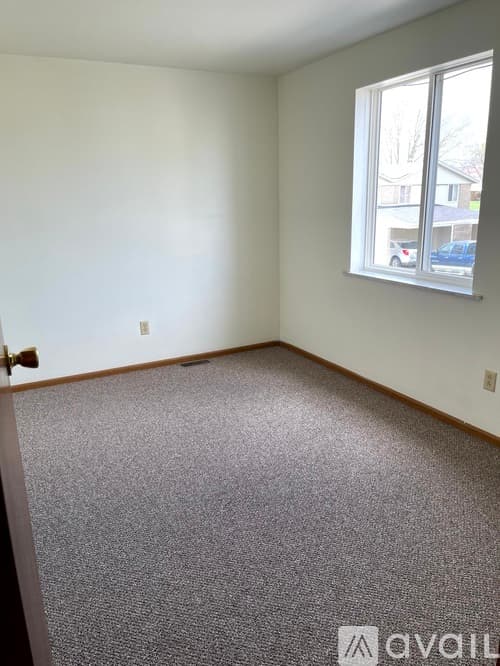 Pekin House: 6 Florentine Ct