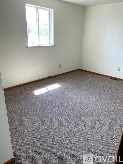 Pekin House: 6 Florentine Ct