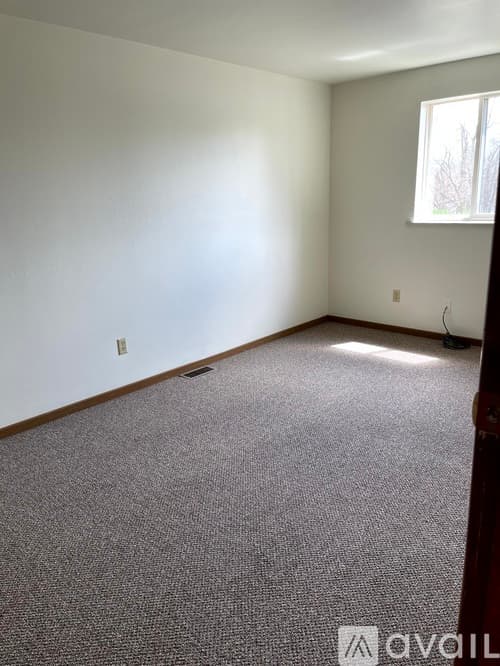 Pekin House: 6 Florentine Ct