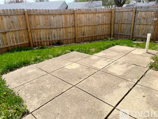 Pekin House: 6 Florentine Ct